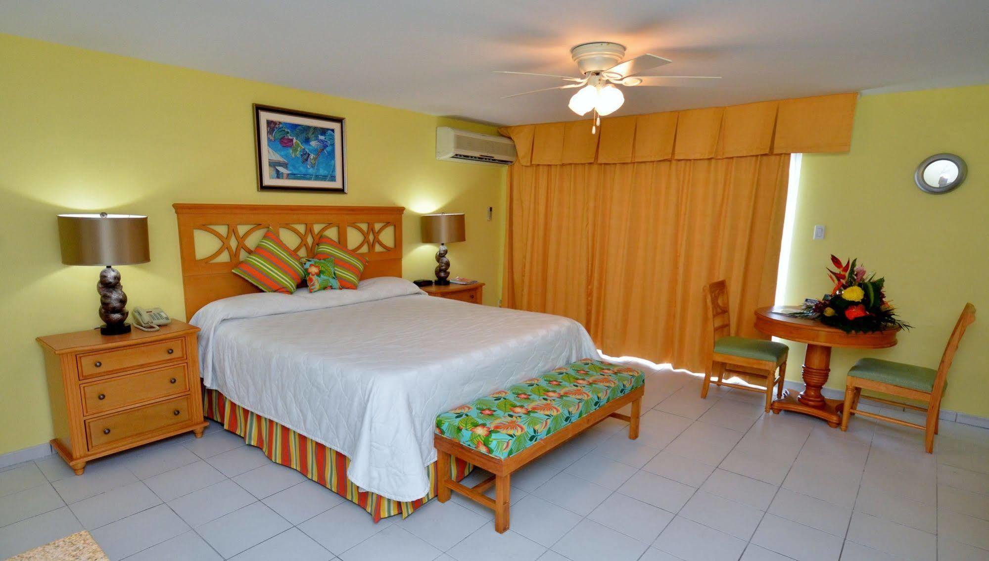The Atrium Beach Resort And Spa, Ascend Hotel Collection Simpson Bay Ngoại thất bức ảnh